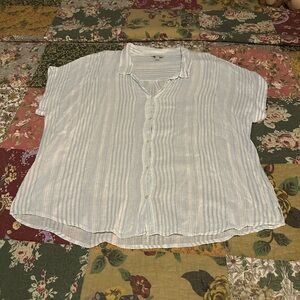 Lucky brand short sleeve button down tunic. Size XL. light blue, white , silver